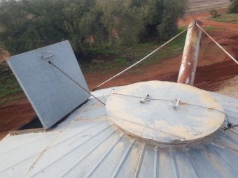 25 tonne Field Bin with 12" Unload Auger
