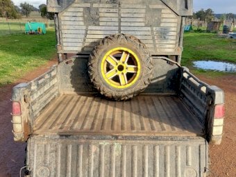 Under Auction - (A156)  	John Deere Gator 