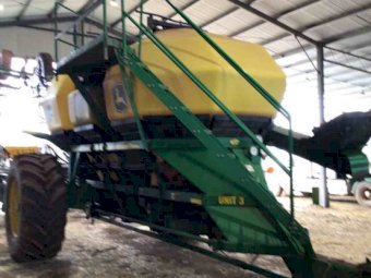 2010 John Deere 1910 Tow Between Air Cart