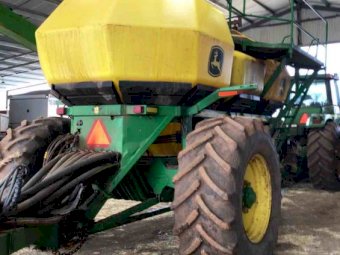 2010 John Deere 1910 Tow Between Air Cart