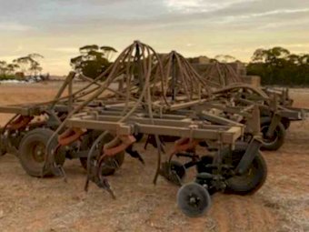45' Flexicoil 820 Air Seeder Bar