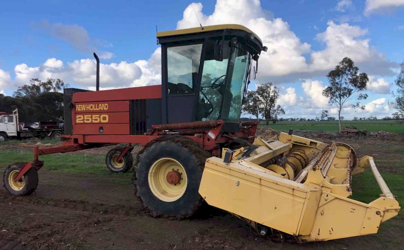 New Holland 2550 Windrower