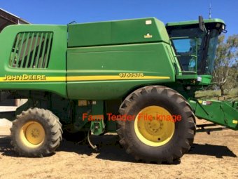 John Deere 9760 Header with 2009 40’ tine reel Midwest front with Coolamon steelworks comb trailer