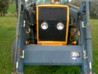 Chamberlian 3380 tractor  with 3200 SLR front end loader, bracket