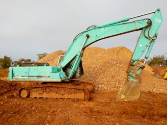 Kobelco SK330. 35 ton Excavator