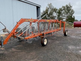 Schinckel 14 Wheel V-Rake