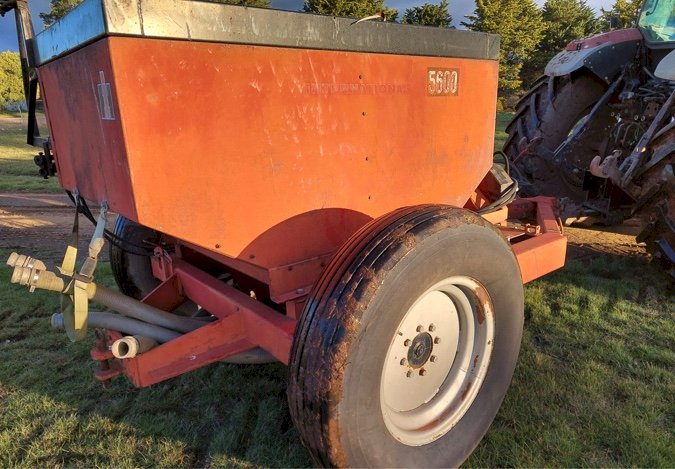 Under Auction - (A155)  IH 5600 Air Seeder Bin 