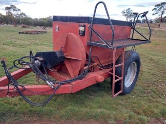 Under Auction - (A155)  IH 5600 Air Seeder Bin 