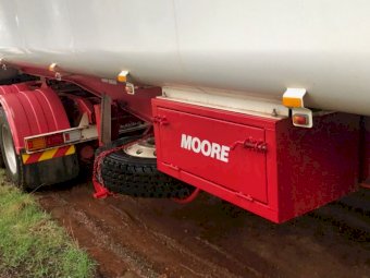 2010 Kenworth 402 Prime Mover with 2015 Moore Steel 34 foot Tri Axle Tipper