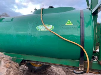 Under Auction - (A158)  2002 Goldacres Prairie 2500L Trailing Boom Spray 
