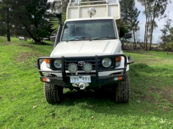 2002 Toyota Landcruiser with Tipping Tray