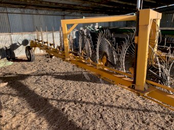 (A160)  Elsworth 11 Wheel Rake