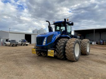 2011 New Holland T9.505 Tractor