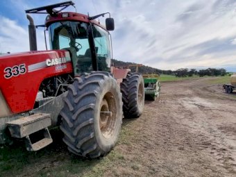 2009 Steiger STX 335 hooked with 2018 3.2m JNR L10.8E Landplane