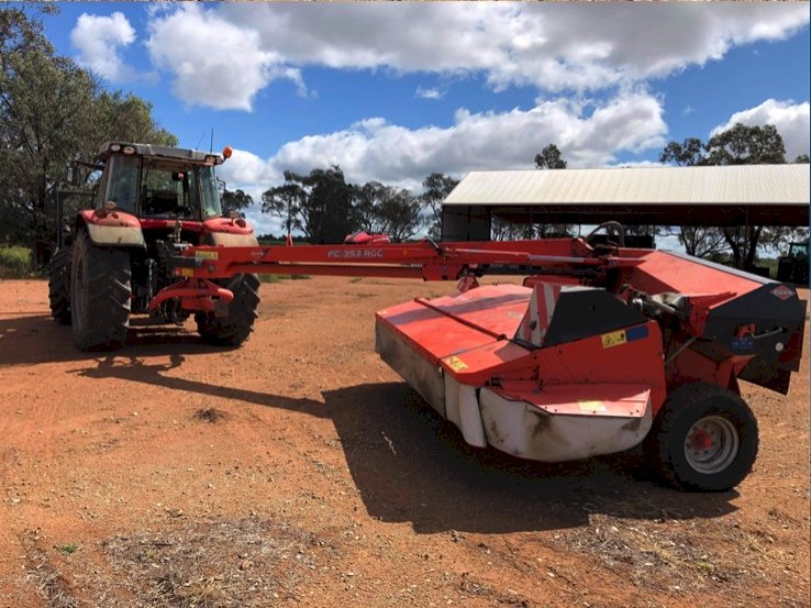 Under Auction - (A158)  Kuhn FC353 Mower Conditioner 