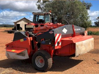 Under Auction - (A158)  Kuhn FC353 Mower Conditioner 