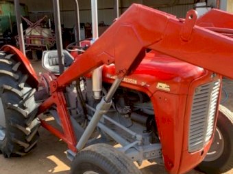 Under Auction - (A160)  Massey Ferguson 35 Tractor 