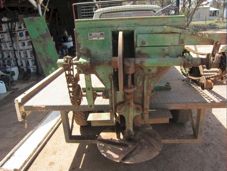 Under Auction - (A158)  Crump Kauri Spreader 