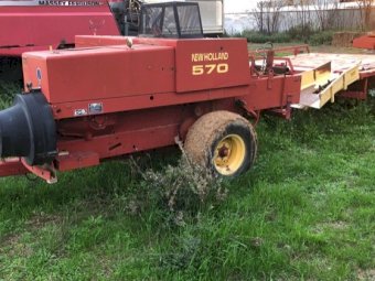 New Holland 570 Small Square Baler With Accumulator