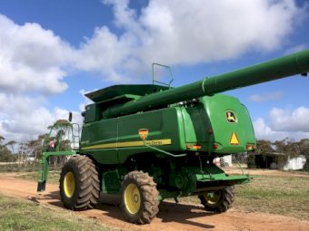 2011 John Deere 9870 Header with JD640 Front