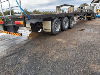 1991 Freighter Flat Top 48 ft Triaxle Trailer