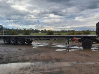 1991 Freighter Flat Top 48 ft Triaxle Trailer