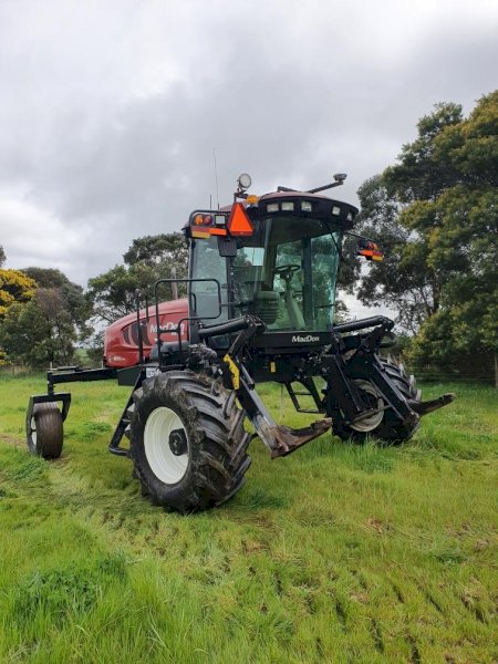 2014 MacDon 155 with 2009 MacDon D 60 40 ft Front and Leith Comb Trailer