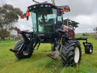2014 MacDon 155 with 2009 MacDon D 60 40 ft Front and Leith Comb Trailer