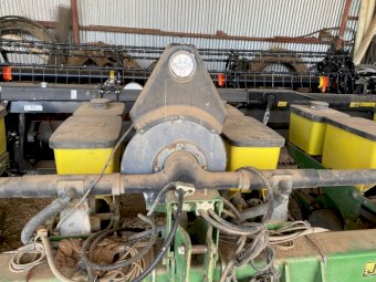 John Deere 1700 MaxEmerge Plus Vacumeter 8 Row Planter
