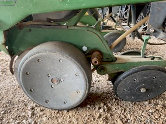 John Deere 1700 MaxEmerge Plus Vacumeter 8 Row Planter