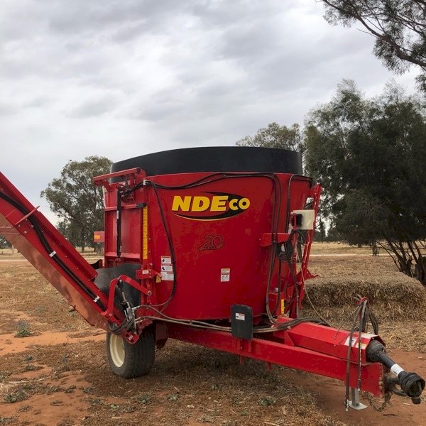 NDE Co Mixer Wagon 18S400