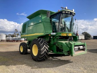 2004 John Deere 9660 Header