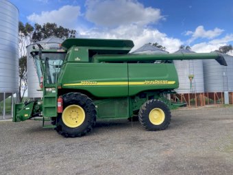 2004 John Deere 9660 Header