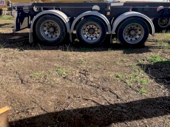 2013 Krueger Tri-Axle Skel Trailer