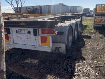 2013 Krueger Tri-Axle Skel Trailer
