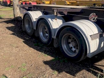 2013 Krueger Tri-Axle Skel Trailer