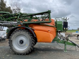 2018 Amazone UX 4200 Boom Spray