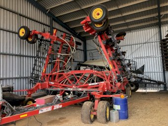 Borgault 3310 PHD Airseeder