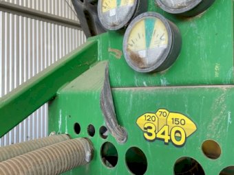 Under Auction - (A161)  John Deere 1910 340 Bushel Air Seeder 