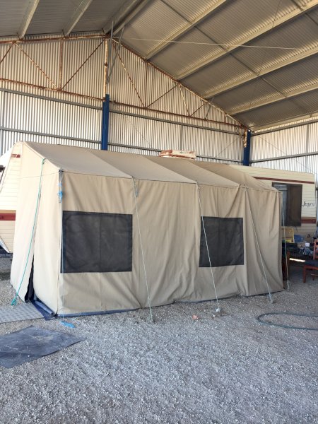 32' Tri Axle Caravan