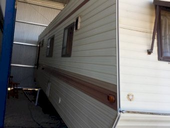 32' Tri Axle Caravan