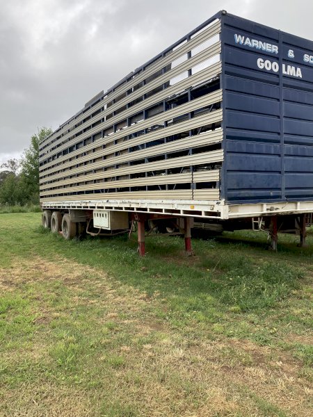 1989 Barker 40ft Trailer with Duncan 3x1 Crate