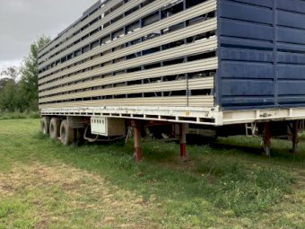 1989 Barker 40ft Trailer with Duncan 3x1 Crate