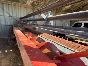 Leith Ruwoldt Pea plucker 25 ft Front on Trailer