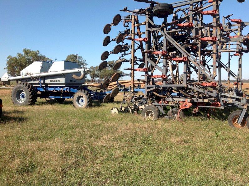 56ft. Flexicoil ST820 bar with Gason 1890 RT3 Aircart