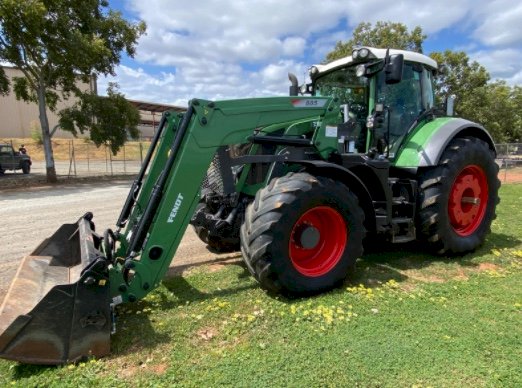 Under Auction - (A162)  2016 Fendt 824 Vario Tractor 