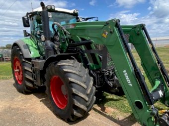 Under Auction - (A162)  2016 Fendt 824 Vario Tractor 