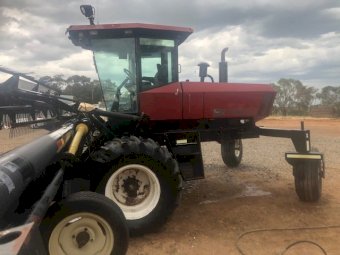 1999 MacDon SP Windrower with 2004 MacDon 36ft Draper Front