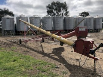 2016 Westfield Auger 73'-10” Swing Away with Hopper