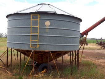 Ackland 26.7T (320 bag) 9" PTO Auger Field Bin